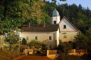 Platz 5: 'Wallfahrtskirche "Heilig Kreuz" im Schambachtal' von Wolfgang Koston