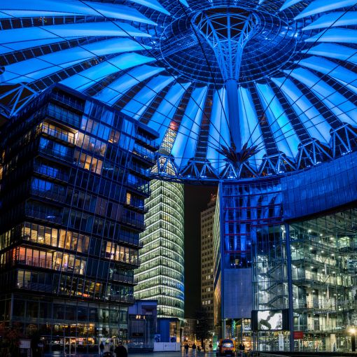 6.Platz "Sony Center in blau" von Herrmann Weiß